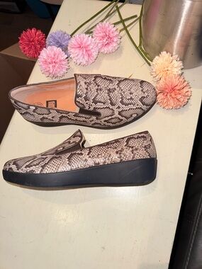 🖤 NEW FitFlop Women's Leather Snake-Print Slip-On Loafers Flats sz 8